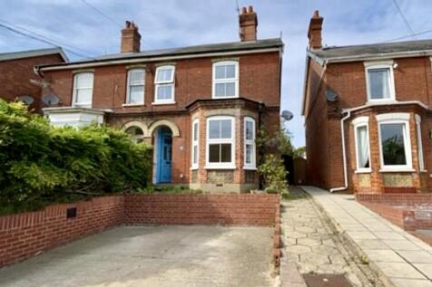 28 Waterloo Avenue, Leiston, Suffolk... 3 bed semi