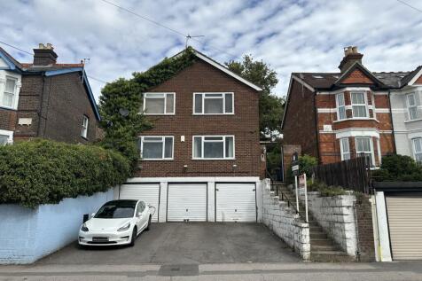 85A Totteridge Road, High Wycombe... 2 bed maisonette for sale