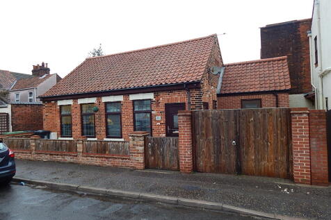 40a Palgrave Road, Great Yarmouth... 2 bed detached bungalow for sale