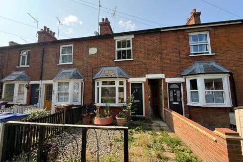 32 Woolgrove Road, Hitchin... 2 bed terraced house for sale