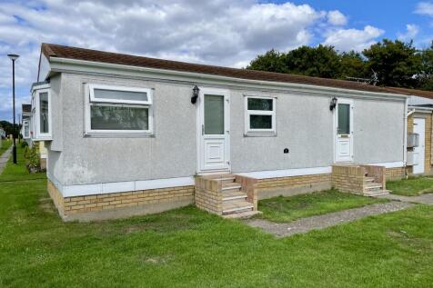 3 Meadow View Park, St. Osyth Road... 1 bed mobile home for sale
