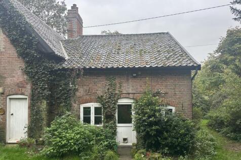 2 Beck Cottages, Pulham Road... 2 bed semi