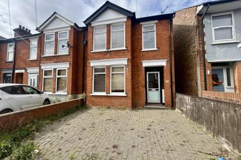 26 Avondale Road, Ipswich, Suffolk... 3 bed end of terrace house for sale