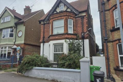 Flat 4, 18 Queens Road, Broadstairs... 2 bed flat for sale