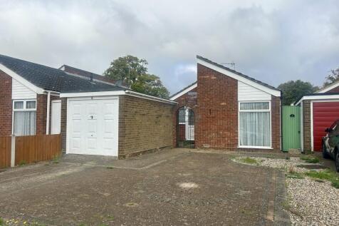6 Kirkham Close, Ipswich, Suffolk IP2... 2 bed bungalow for sale