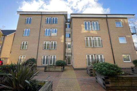 15 St. Stephens Court, Silver Street... 2 bed flat for sale