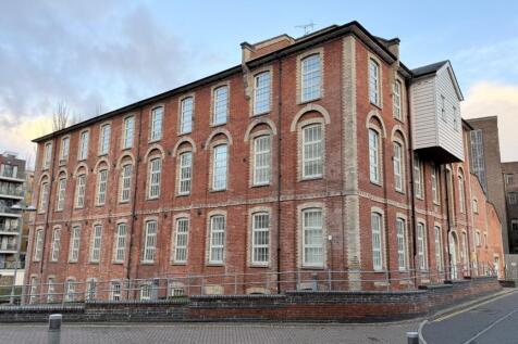 3 bedroom flat for sale