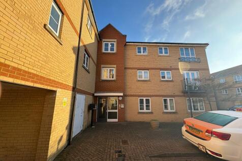 2 bedroom ground floor flat for sale