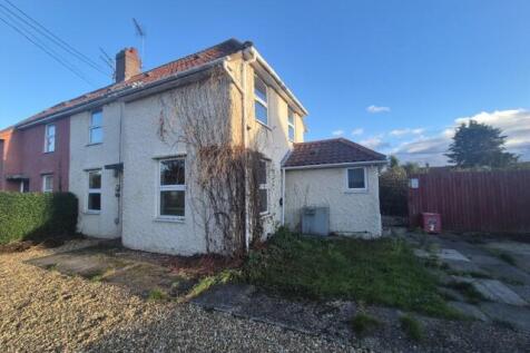 2 The Street, Earsham, Bungay... 3 bed semi