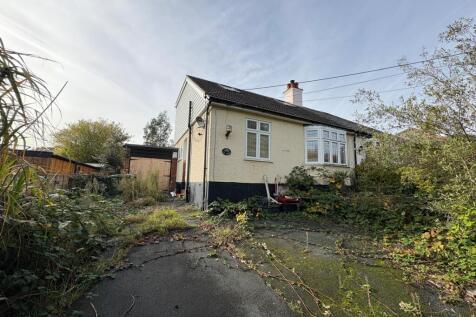 The Chimes, Bells Hill Road, Vange... 4 bed semi