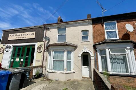 282b Bramford Road, Ipswich, Suffolk... 1 bed flat for sale