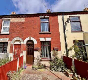 29 Winifred Road, Great Yarmouth... 3 bed terraced house for sale