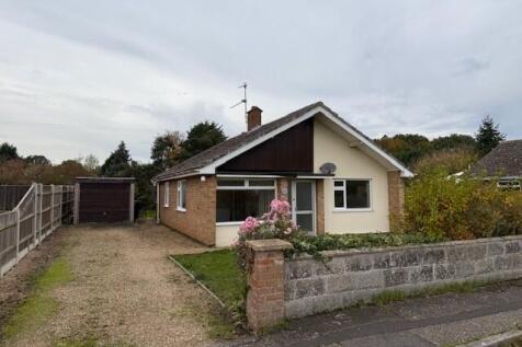 8 Willow Close, Wortwell, Harleston... 3 bed bungalow for sale