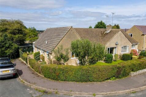 North Hill Road, Cirencester... 3 bed semi