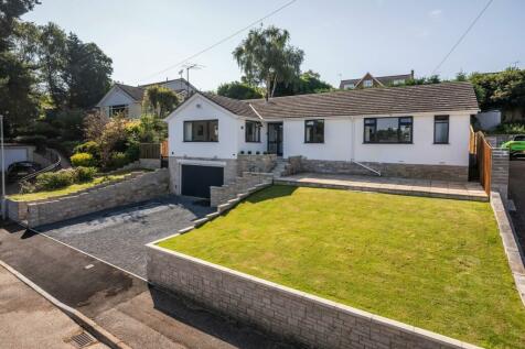 4 bedroom detached bungalow for sale