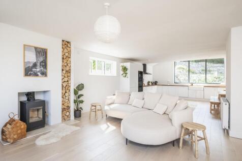 4 bedroom detached bungalow for sale