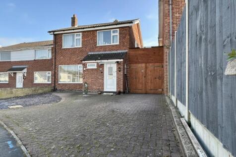 Spacious Home on Redbrook Crescent... 4 bed detached house for sale