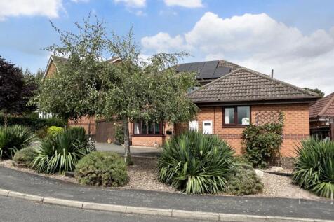 Versatility & Space at Delamere Road... 5 bed detached house for sale