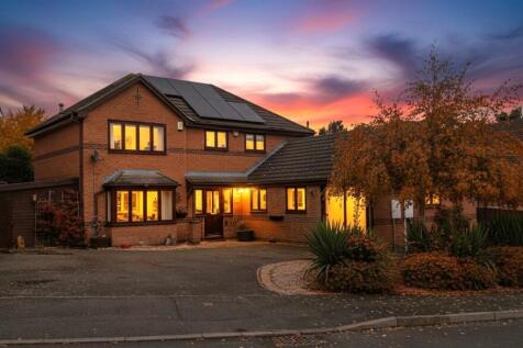 Annexe & Family Home on Delamare... 5 bed detached house for sale