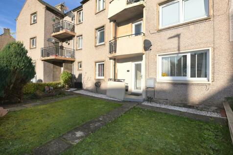 2 bedroom ground floor flat for sale