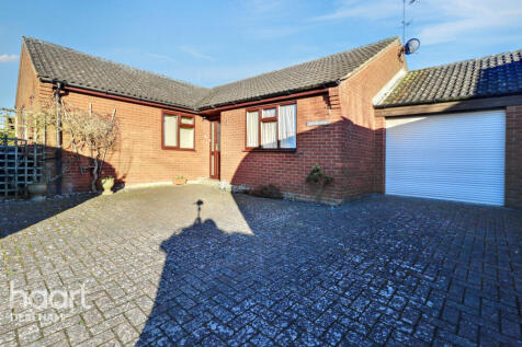 3 bedroom semi-detached bungalow for sale