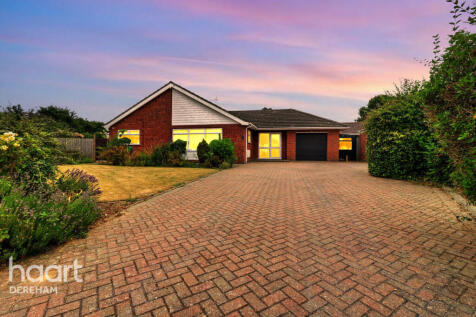Margaret Close, Toftwood 4 bed detached bungalow for sale