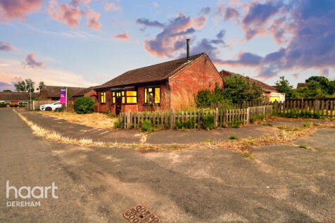 Charles Close, Toftwood 3 bed detached bungalow for sale