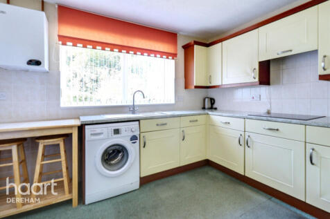 2 bedroom semi-detached bungalow for sale