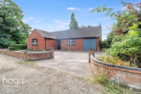 Kings Head Terrace, Fakenham Road... 3 bed bungalow for sale