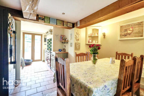 The Green, Shipdham 3 bed cottage for sale