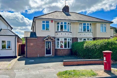 3 bedroom semi-detached house for sale