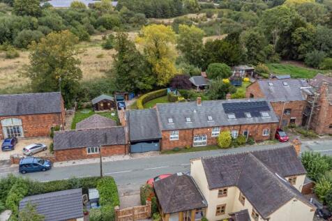Old Stafford Road, Slade Heath, WV10 4 bed barn for sale
