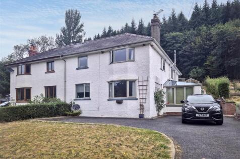 5 bedroom semi-detached house for sale