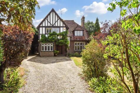Lynch Road, Farnham 4 bed detached house for sale