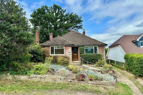 Broomwood Way, Lower Bourne, Farnham 3 bed chalet for sale