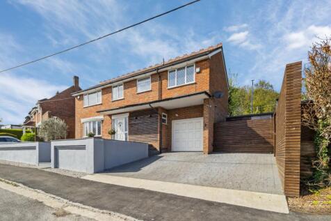 Upper Road, Uxbridge UB9 3 bed detached house for sale