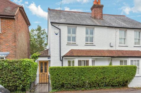 Orchard Grove, Chalfont St Peter SL9 3 bed semi