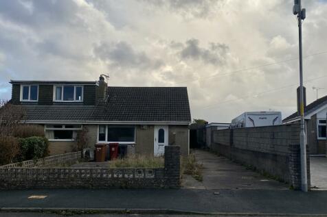 2 bedroom semi-detached bungalow for sale