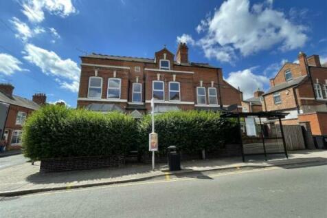 6 bedroom end of terrace house for sale