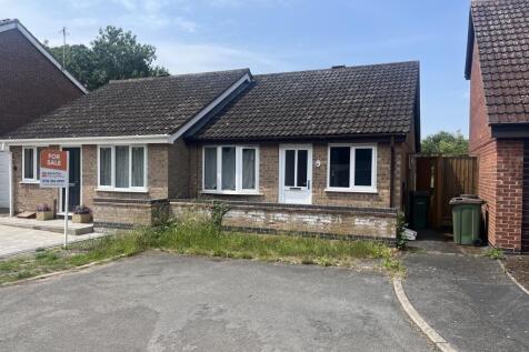2 bedroom semi-detached bungalow for sale