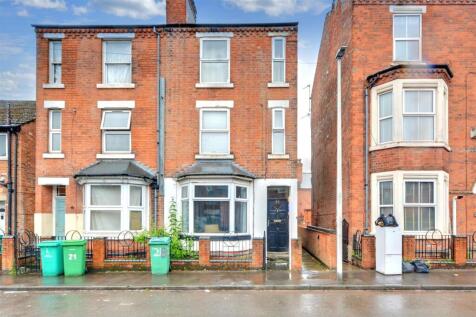 5 bedroom semi-detached house for sale