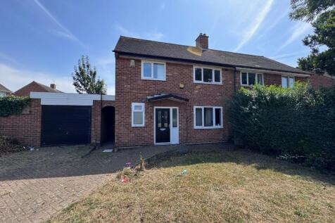 4 bedroom semi-detached house for sale