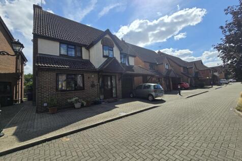 6 bedroom detached house for sale