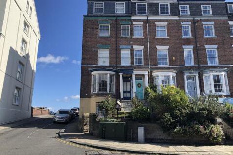 End of terrace house for sale