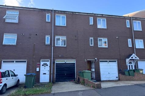 3 bedroom town house for sale
