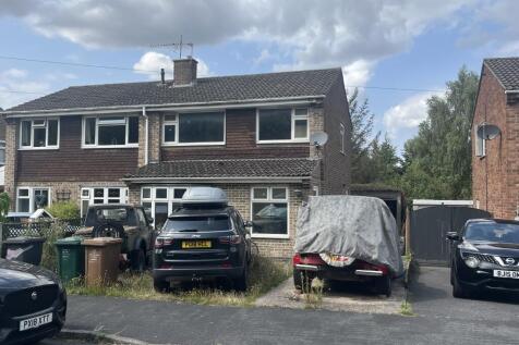 3 bedroom semi-detached house for sale