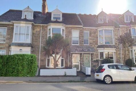 6 bedroom terraced house for sale