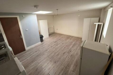 Studio flat for sale