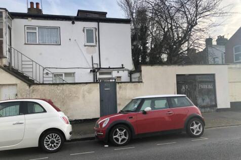 Studio flat for sale