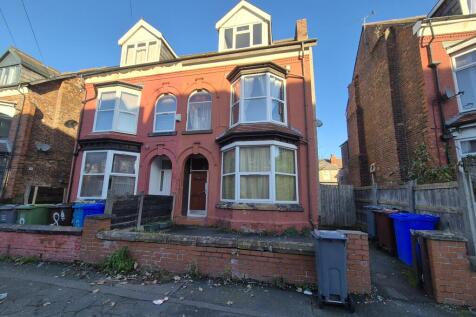 Studio flat for sale